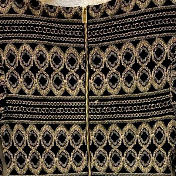 Cache Bodycon Lace Dress - Picture 2 of 6